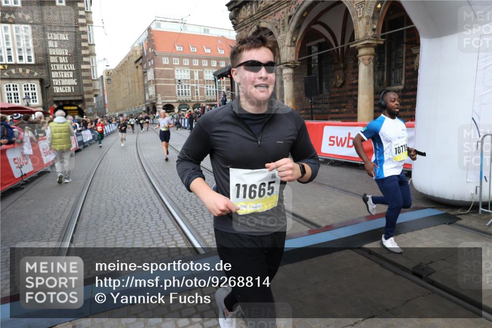 05.10.2025 - 20. swb-Marathon Bremen Yannick Fuchs http://msf.ph/oto/9268814 05.10.2025 10:52:29 Ziel 9172, 9584, 9955, 9987, 10507, 10719, 10900, 10927, 11128, 11458, 11491, 11528, 11665 meine-sportfotos.de