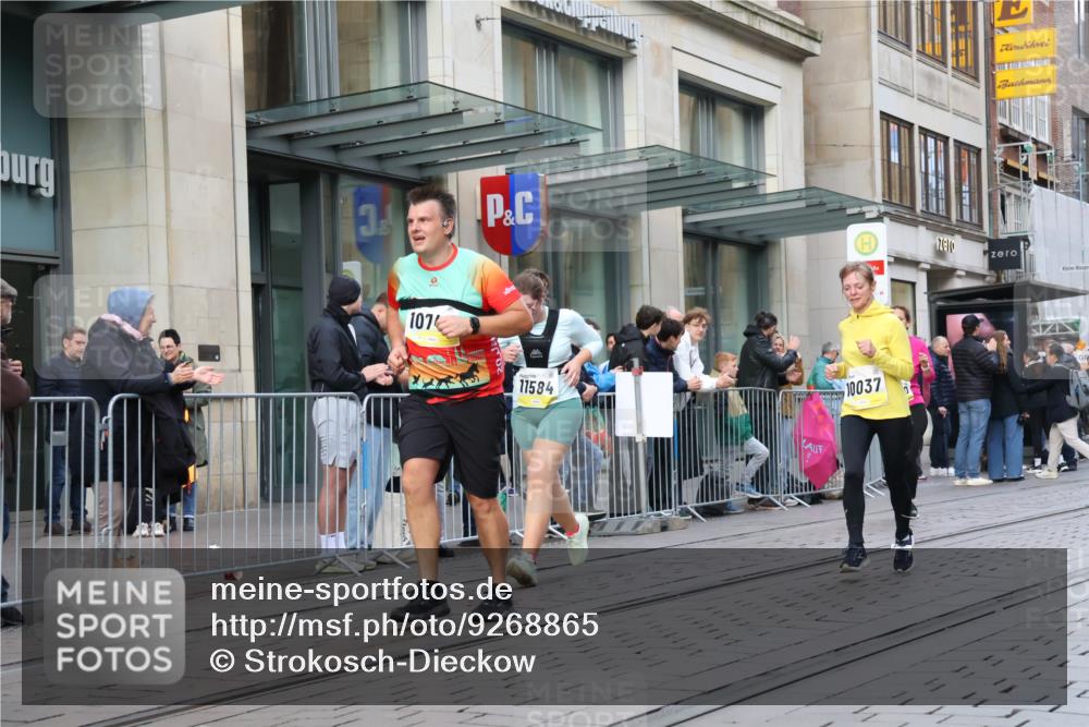 05.10.2025 - 20. swb-Marathon Bremen Strokosch-Dieckow http://msf.ph/oto/9268865 05.10.2025 11:07:10 Ziel 7779, 9180, 9217, 9306, 9334, 9483, 9628, 9757, 9780, 10037, 10160, 10223, 10286, 10330, 10332, 10582, 10585, 10632, 10650, 10737, 10749, 10776, 10824, 10836, 10854, 11122, 11159, 11258, 11262, 11329, 11384, 11477, 11529, 11584, 7779, 9180, 9217, 9306, 9334, 9483, 9628, 9757, 9780, 10037, 10160, 10223, 10286, 10330, 10332, 10582, 10585, 10632, 10650, 10737, 10749, 10776, 10824, 10836, 10854, 11122, 11159 meine-sportfotos.de