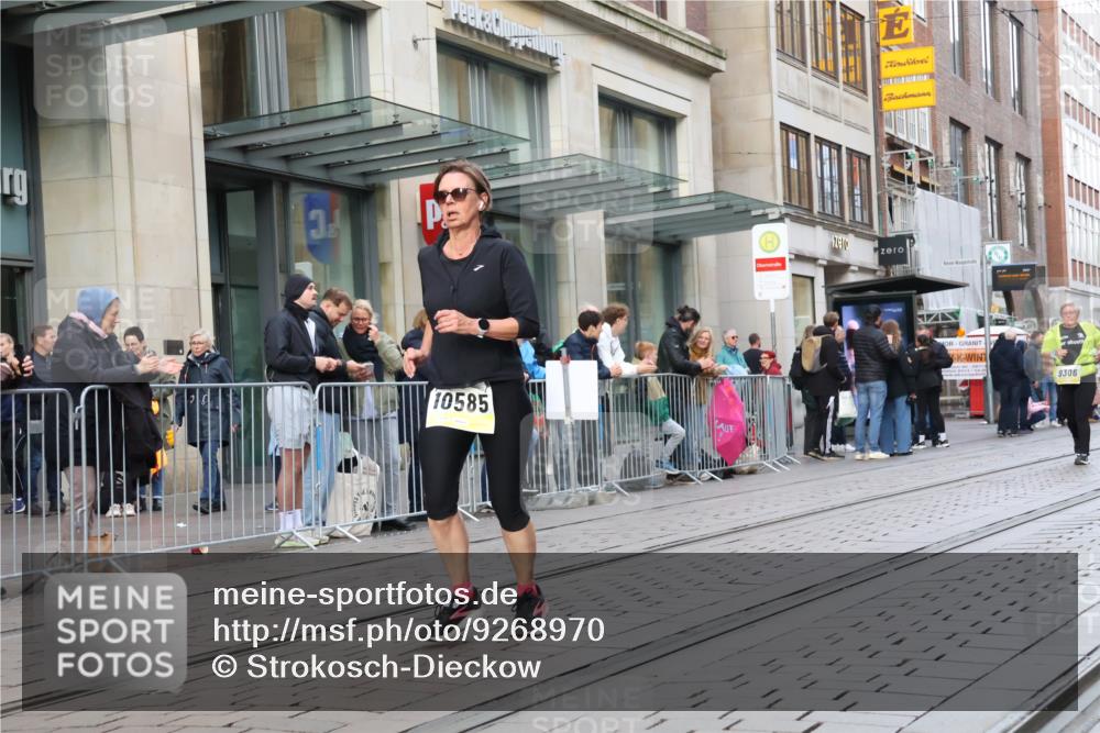 05.10.2025 - 20. swb-Marathon Bremen Strokosch-Dieckow http://msf.ph/oto/9268970 05.10.2025 11:07:15 Ziel 7779, 9306, 9483, 9615, 9780, 10037, 10160, 10223, 10550, 10585, 10650, 10737, 10749, 10776, 10854, 11122, 11159, 11262, 11384, 11529, 11584, 7779, 9306, 9483, 9615, 9780, 10037, 10160, 10223, 10550, 10585, 10650, 10737, 10749, 10776, 10854, 11122, 11159 meine-sportfotos.de