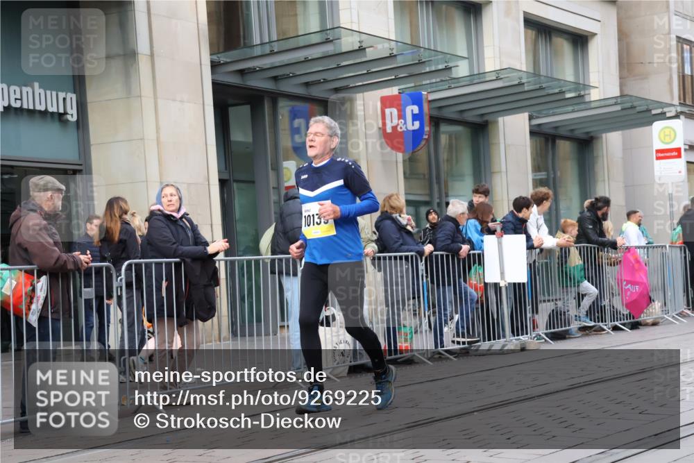 05.10.2025 - 20. swb-Marathon Bremen Strokosch-Dieckow http://msf.ph/oto/9269225 05.10.2025 11:07:30 Ziel 8123, 9212, 9306, 9615, 10135, 10365, 10366, 10550, 10650, 10706, 10782, 10783, 11490, 11677, 8123, 9212, 9306, 9615, 10135, 10365, 10366, 10550, 10650, 10706, 10782, 10783, 11490, 11677 meine-sportfotos.de