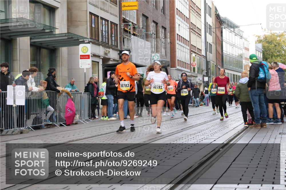 05.10.2025 - 20. swb-Marathon Bremen Strokosch-Dieckow http://msf.ph/oto/9269249 05.10.2025 11:07:34 Ziel 8123, 9212, 9557, 9615, 10135, 10365, 10366, 10550, 10706, 10782, 10783, 11490, 11677, 8123, 9212, 9557, 9615, 10135, 10365, 10366, 10550, 10706, 10782, 10783, 11490, 11677 meine-sportfotos.de