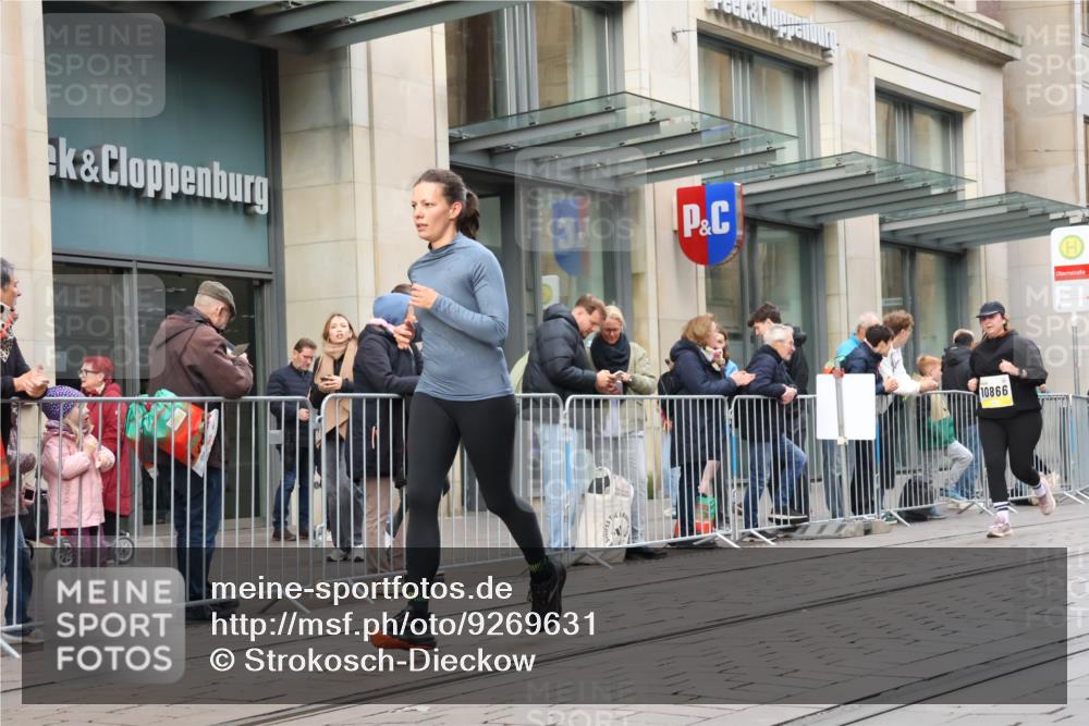 05.10.2025 - 20. swb-Marathon Bremen Strokosch-Dieckow http://msf.ph/oto/9269631 05.10.2025 11:07:47 Ziel 8123, 9212, 9401, 9519, 9557, 9599, 9617, 9874, 10125, 10132, 10135, 10365, 10366, 10706, 10782, 10783, 10866, 11019, 11097, 11232, 11309, 11490, 11670, 11671, 11677, 8123, 9212, 9401, 9519, 9557, 9599, 9617, 9874, 10125, 10132, 10135, 10365, 10366, 10706, 10782, 10783, 10866, 11019, 11097, 11232, 11309, 11490, 11670, 11671, 11677 meine-sportfotos.de
