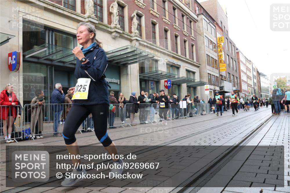 05.10.2025 - 20. swb-Marathon Bremen Strokosch-Dieckow http://msf.ph/oto/9269667 05.10.2025 11:07:49 Ziel 8123, 9353, 9401, 9519, 9557, 9599, 9617, 9874, 10125, 10132, 10135, 10365, 10706, 10782, 10783, 10866, 11019, 11097, 11232, 11309, 11490, 11670, 11671, 11677, 8123, 9353, 9401, 9519, 9557, 9599, 9617, 9874, 10125, 10132, 10135, 10365, 10706, 10782, 10783, 10866, 11019, 11097, 11232, 11309, 11490, 11670, 11671, 11677 meine-sportfotos.de