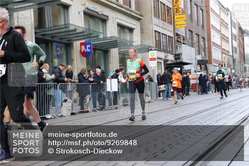 05.10.2025 - 20. swb-Marathon Bremen Strokosch-Dieckow http://msf.ph/oto/9269848 05.10.2025 11:07:56 Ziel 9186, 9353, 9401, 9519, 9552, 9557, 9599, 9617, 9874, 10125, 10132, 10866, 11019, 11097, 11232, 11309, 11670, 11671, 9186, 9353, 9401, 9519, 9552, 9557, 9599, 9617, 9874, 10125, 10132, 10866, 11019, 11097, 11232, 11309, 11670, 11671 meine-sportfotos.de