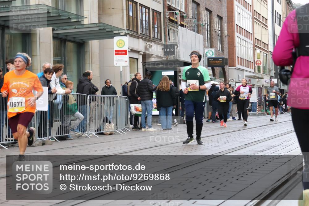 05.10.2025 - 20. swb-Marathon Bremen Strokosch-Dieckow http://msf.ph/oto/9269868 05.10.2025 11:07:59 Ziel 9186, 9235, 9353, 9401, 9481, 9519, 9552, 9599, 9617, 9874, 10125, 10132, 10866, 11019, 11097, 11232, 11309, 11670, 11671, 9186, 9235, 9353, 9401, 9481, 9519, 9552, 9599, 9617, 9874, 10125, 10132, 10866, 11019, 11097, 11232, 11309, 11670, 11671 meine-sportfotos.de