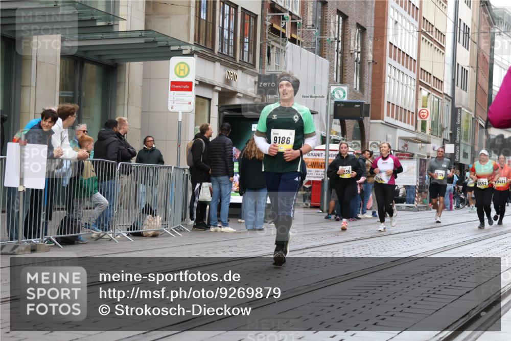 05.10.2025 - 20. swb-Marathon Bremen Strokosch-Dieckow http://msf.ph/oto/9269879 05.10.2025 11:07:59 Ziel 9186, 9235, 9353, 9401, 9481, 9519, 9552, 9599, 9617, 9874, 10125, 10132, 10866, 11019, 11097, 11232, 11309, 11670, 11671, 9186, 9235, 9353, 9401, 9481, 9519, 9552, 9599, 9617, 9874, 10125, 10132, 10866, 11019, 11097, 11232, 11309, 11670, 11671 meine-sportfotos.de