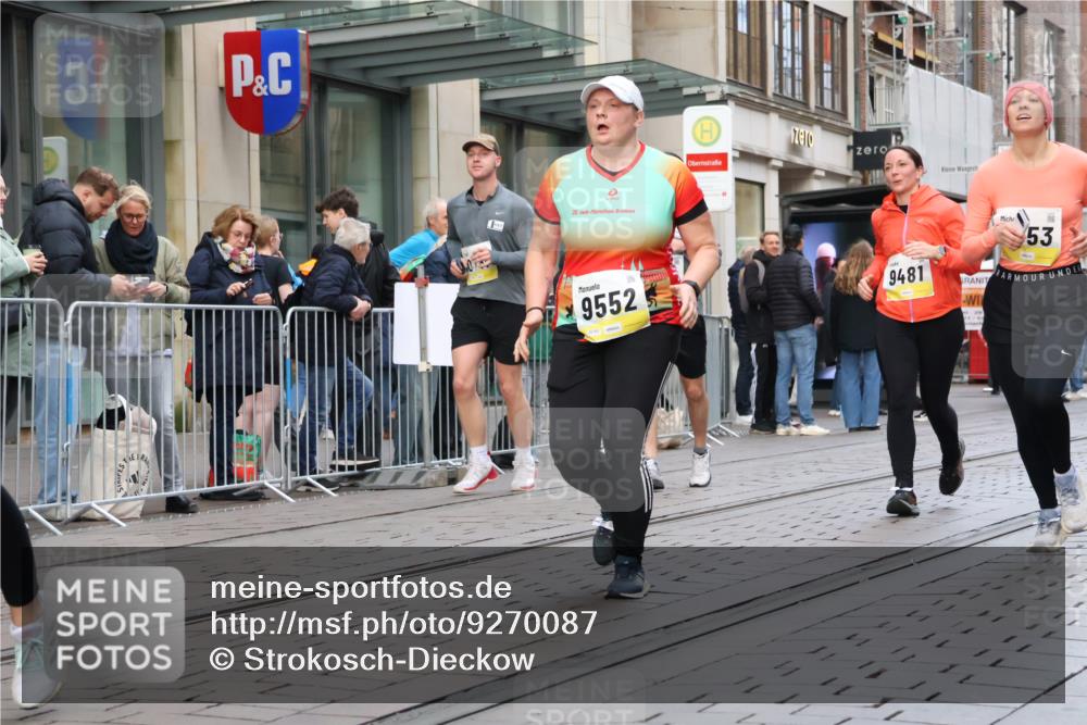 05.10.2025 - 20. swb-Marathon Bremen Strokosch-Dieckow http://msf.ph/oto/9270087 05.10.2025 11:08:07 Ziel 9186, 9235, 9353, 9401, 9481, 9519, 9552, 9982, 10132, 10134, 10212, 10787, 10859, 11019, 11097, 11232, 11242, 11670, 11671, 9186, 9235, 9353, 9401, 9481, 9519, 9552, 9982, 10132, 10134, 10212, 10787, 10859, 11019, 11097, 11232, 11242, 11670, 11671 meine-sportfotos.de