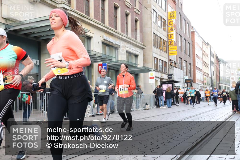 05.10.2025 - 20. swb-Marathon Bremen Strokosch-Dieckow http://msf.ph/oto/9270122 05.10.2025 11:08:09 Ziel 7069, 7706, 9186, 9235, 9353, 9401, 9481, 9519, 9552, 9982, 10132, 10134, 10212, 10787, 10859, 10998, 11028, 11073, 11076, 11097, 11242, 11671, 7069, 7706, 9186, 9235, 9353, 9401, 9481, 9519, 9552, 9982, 10132, 10134, 10212, 10787, 10859, 10998, 11028, 11073, 11076, 11097, 11242, 11671 meine-sportfotos.de