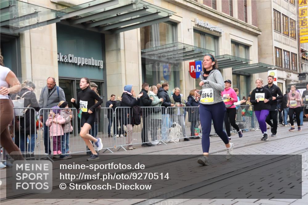 05.10.2025 - 20. swb-Marathon Bremen Strokosch-Dieckow http://msf.ph/oto/9270514 05.10.2025 11:08:31 Ziel 7069, 7706, 9184, 9191, 9274, 9276, 9466, 9589, 9721, 9774, 9853, 9912, 10031, 10051, 10087, 10248, 10458, 10567, 10714, 10840, 10939, 10998, 11028, 11073, 11076, 11126, 11142, 11242, 11479, 11590, 7069, 7706, 9184, 9191, 9274, 9276, 9466, 9589, 9721, 9774, 9853, 9912, 10031, 10051, 10087, 10248, 10458, 10567, 10714, 10840, 10939, 10998, 11028, 11073, 11076, 11126, 11142, 11242, 11479, 11590 meine-sportfotos.de