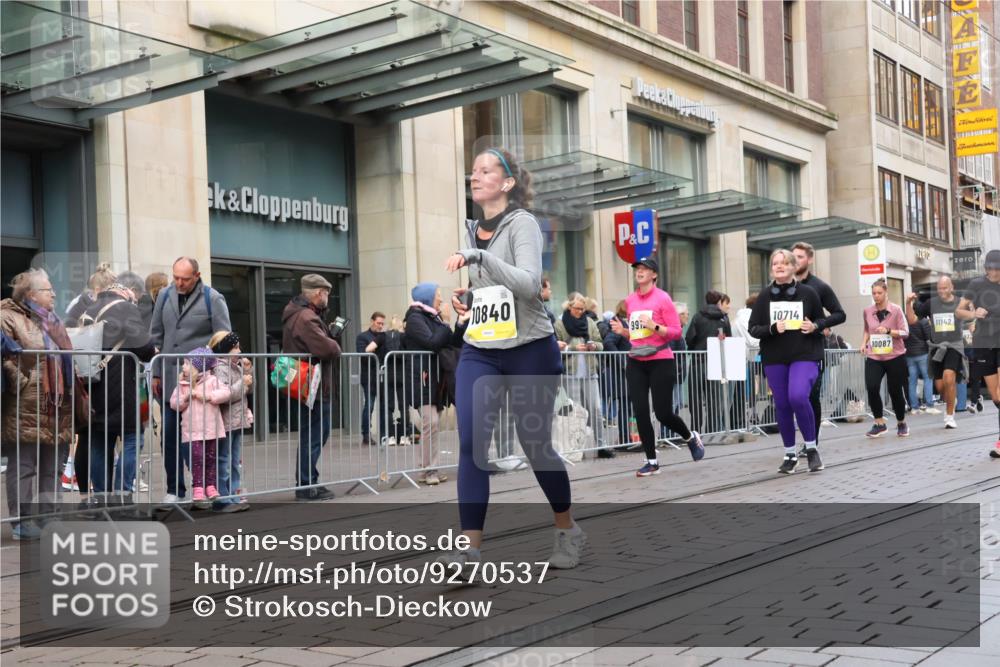 05.10.2025 - 20. swb-Marathon Bremen Strokosch-Dieckow http://msf.ph/oto/9270537 05.10.2025 11:08:32 Ziel 7069, 7706, 9184, 9191, 9274, 9276, 9466, 9589, 9721, 9774, 9853, 9912, 10031, 10051, 10087, 10248, 10458, 10567, 10714, 10840, 10939, 10998, 11028, 11073, 11076, 11126, 11142, 11479, 11590, 7069, 7706, 9184, 9191, 9274, 9276, 9466, 9589, 9721, 9774, 9853, 9912, 10031, 10051, 10087, 10248, 10458, 10567, 10714, 10840, 10939, 10998, 11028, 11073, 11076, 11126, 11142, 11479, 11590 meine-sportfotos.de