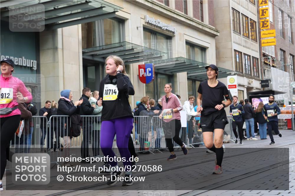 05.10.2025 - 20. swb-Marathon Bremen Strokosch-Dieckow http://msf.ph/oto/9270586 05.10.2025 11:08:34 Ziel 7706, 9184, 9191, 9274, 9276, 9466, 9589, 9632, 9721, 9774, 9853, 9912, 10031, 10051, 10087, 10248, 10458, 10567, 10714, 10840, 10939, 11073, 11126, 11142, 11479, 11590, 7706, 9184, 9191, 9274, 9276, 9466, 9589, 9632, 9721, 9774, 9853, 9912, 10031, 10051, 10087, 10248, 10458, 10567, 10714, 10840, 10939, 11073, 11126, 11142, 11479, 11590 meine-sportfotos.de