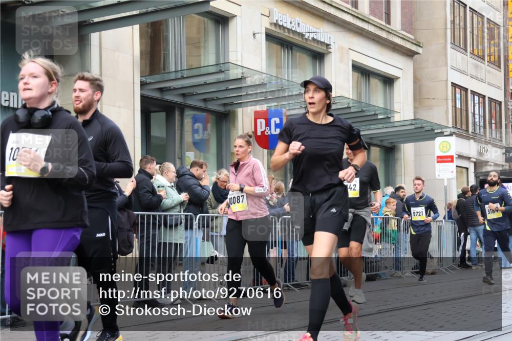 05.10.2025 - 20. swb-Marathon Bremen Strokosch-Dieckow http://msf.ph/oto/9270616 05.10.2025 11:08:34 Ziel 7706, 9184, 9191, 9274, 9276, 9466, 9589, 9632, 9721, 9774, 9853, 9912, 10031, 10051, 10087, 10248, 10458, 10567, 10714, 10840, 10939, 11073, 11126, 11142, 11479, 11590, 7706, 9184, 9191, 9274, 9276, 9466, 9589, 9632, 9721, 9774, 9853, 9912, 10031, 10051, 10087, 10248, 10458, 10567, 10714, 10840, 10939, 11073, 11126, 11142, 11479, 11590 meine-sportfotos.de