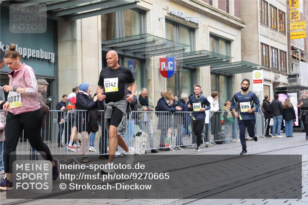 05.10.2025 - 20. swb-Marathon Bremen Strokosch-Dieckow http://msf.ph/oto/9270665 05.10.2025 11:08:36 Ziel 9184, 9191, 9274, 9276, 9466, 9589, 9632, 9721, 9774, 9853, 9912, 10031, 10051, 10087, 10248, 10458, 10567, 10714, 10840, 10939, 11126, 11142, 11479, 11590, 9184, 9191, 9274, 9276, 9466, 9589, 9632, 9721, 9774, 9853, 9912, 10031, 10051, 10087, 10248, 10458, 10567, 10714, 10840, 10939, 11126, 11142, 11479, 11590 meine-sportfotos.de