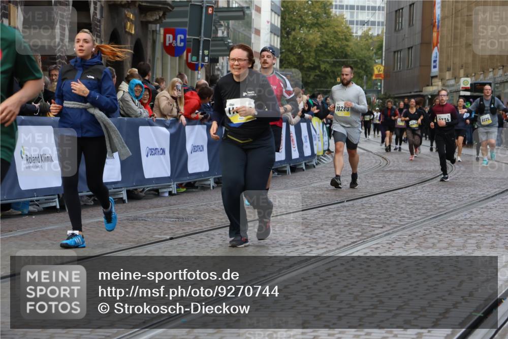 05.10.2025 - 20. swb-Marathon Bremen Strokosch-Dieckow http://msf.ph/oto/9270744 05.10.2025 11:10:15 Ziel 8533, 9734, 9806, 10082, 10189, 10280, 11204, 11261, 11333 meine-sportfotos.de