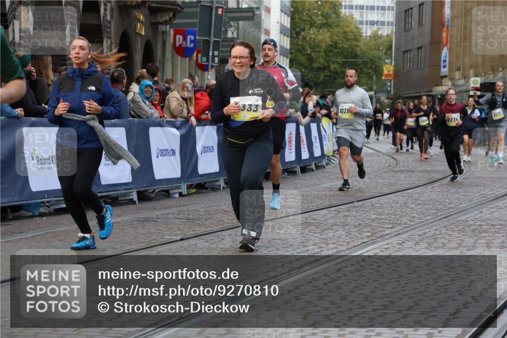05.10.2025 - 20. swb-Marathon Bremen Strokosch-Dieckow http://msf.ph/oto/9270810 05.10.2025 11:10:15 Ziel 8533, 9734, 9806, 10082, 10189, 10280, 11204, 11261, 11333 meine-sportfotos.de