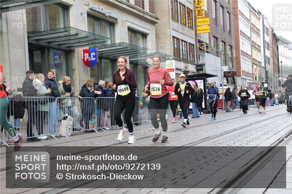 05.10.2025 - 20. swb-Marathon Bremen Strokosch-Dieckow http://msf.ph/oto/9272139 05.10.2025 11:09:47 Ziel 7799, 8533, 9288, 9470, 9476, 9554, 9561, 9734, 9760, 9806, 9972, 10082, 10189, 10383, 10435, 10515, 10563, 10596, 10659, 10860, 10885, 10969, 11204, 11261, 11333, 11381, 11401, 11405, 11536, 11634, 11748, 7799, 8533, 9288, 9470, 9476, 9554, 9561, 9734, 9760, 9806, 9972, 10082, 10189, 10383, 10435, 10515, 10563, 10596, 10659, 10860, 10885, 10969, 11204, 11261, 11333, 11381, 11401, 11405 meine-sportfotos.de