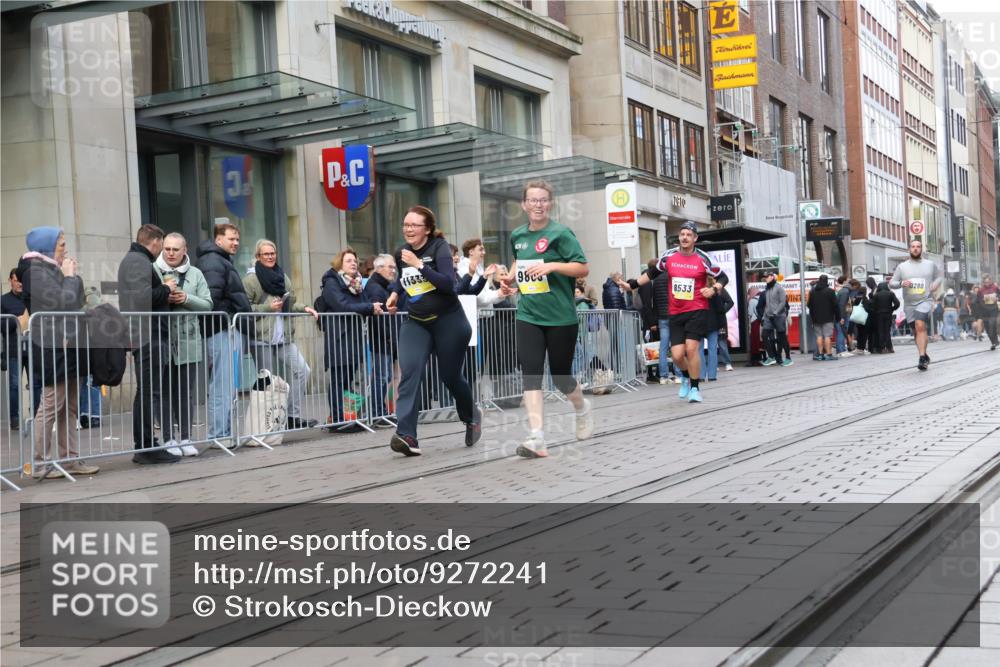 05.10.2025 - 20. swb-Marathon Bremen Strokosch-Dieckow http://msf.ph/oto/9272241 05.10.2025 11:09:53 Ziel 7799, 8533, 9288, 9470, 9476, 9554, 9561, 9734, 9806, 10082, 10189, 10280, 10383, 10563, 10596, 10659, 10969, 11204, 11261, 11333, 11388, 11401, 11536, 11634, 7799, 8533, 9288, 9470, 9476, 9554, 9561, 9734, 9806, 10082, 10189, 10280, 10383, 10563, 10596, 10659, 10969, 11204, 11261, 11333, 11388, 11401 meine-sportfotos.de