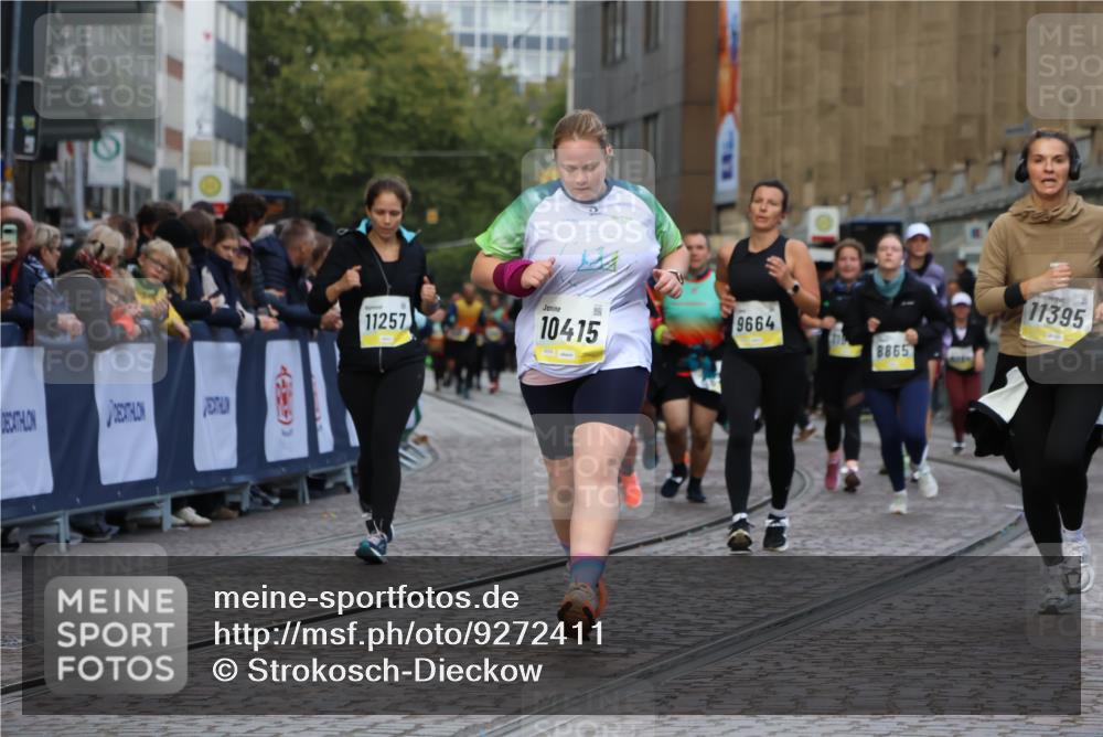 05.10.2025 - 20. swb-Marathon Bremen Strokosch-Dieckow http://msf.ph/oto/9272411 05.10.2025 11:10:59 Ziel 9664, 10415, 11395, 11560 meine-sportfotos.de