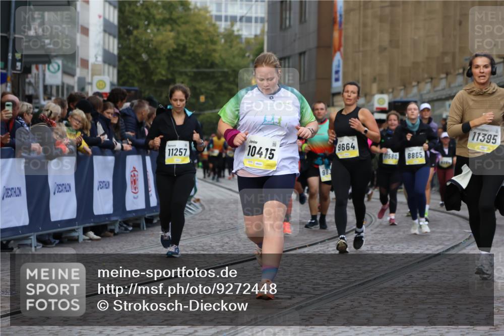 05.10.2025 - 20. swb-Marathon Bremen Strokosch-Dieckow http://msf.ph/oto/9272448 05.10.2025 11:11:00 Ziel 9664, 9948, 10415, 11257, 11395, 11560 meine-sportfotos.de