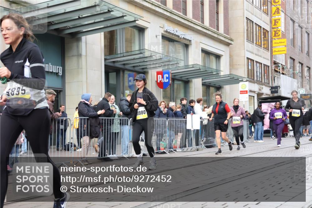 05.10.2025 - 20. swb-Marathon Bremen Strokosch-Dieckow http://msf.ph/oto/9272452 05.10.2025 11:10:10 Ziel 8225, 8533, 9446, 9572, 9734, 9895, 10146, 10189, 10280, 10288, 10440, 10441, 10442, 10552, 10665, 10980, 11240, 11333, 11342, 11388, 8225, 8533, 9446, 9572, 9734, 9895, 10146, 10189, 10280, 10288, 10440, 10441, 10442, 10552, 10665, 10980, 11240, 11333, 11342, 11388 meine-sportfotos.de