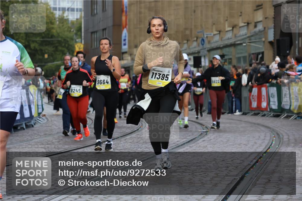 05.10.2025 - 20. swb-Marathon Bremen Strokosch-Dieckow http://msf.ph/oto/9272533 05.10.2025 11:11:01 Ziel 9664, 9948, 10415, 11257, 11395, 11560 meine-sportfotos.de