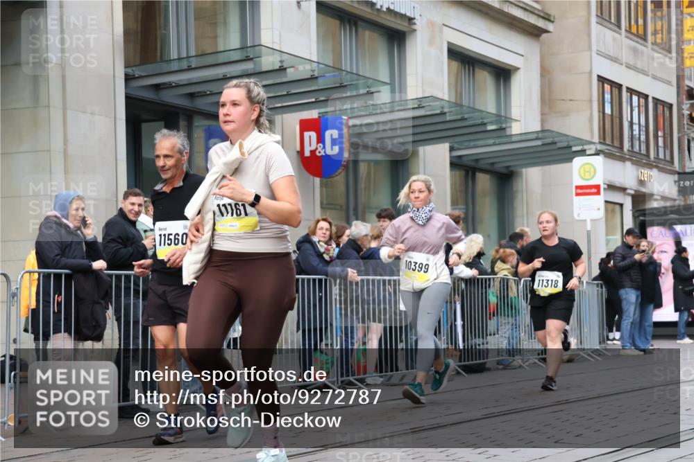 05.10.2025 - 20. swb-Marathon Bremen Strokosch-Dieckow http://msf.ph/oto/9272787 05.10.2025 11:10:33 Ziel 9572, 9804, 9984, 10399, 10415, 10665, 10861, 10962, 11157, 11161, 11318, 11395, 11544, 11560, 9572, 9804, 9984, 10399, 10415, 10665, 10861, 10962, 11157, 11161, 11318, 11395, 11544, 11560 meine-sportfotos.de