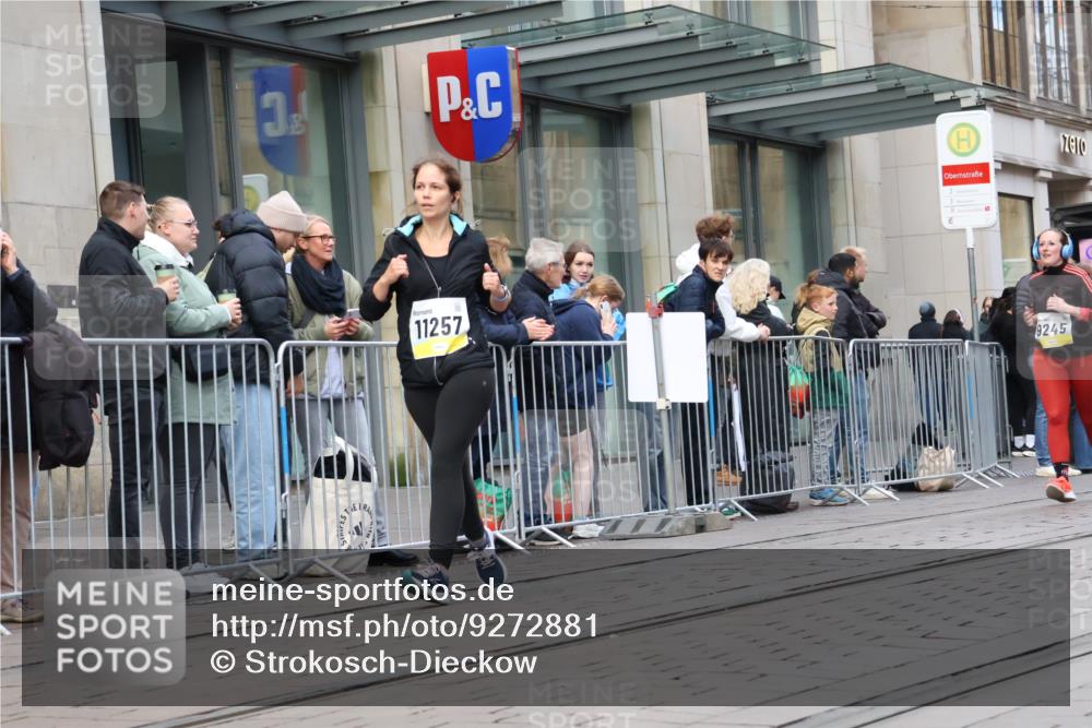 05.10.2025 - 20. swb-Marathon Bremen Strokosch-Dieckow http://msf.ph/oto/9272881 05.10.2025 11:10:39 Ziel 8865, 9245, 9664, 9822, 9823, 9836, 9837, 9948, 9984, 10399, 10415, 10861, 11161, 11257, 11318, 11395, 11544, 11560, 8865, 9245, 9664, 9822, 9823, 9836, 9837, 9948, 9984, 10399, 10415, 10861, 11161, 11257, 11318, 11395, 11544, 11560 meine-sportfotos.de