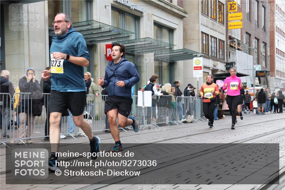 05.10.2025 - 20. swb-Marathon Bremen Strokosch-Dieckow http://msf.ph/oto/9273036 05.10.2025 11:10:51 Ziel 8865, 9011, 9245, 9264, 9273, 9386, 9479, 9664, 9822, 9823, 9836, 9837, 9948, 10183, 10415, 10614, 11158, 11257, 11395, 11560, 11568, 11578, 11580, 8865, 9011, 9245, 9264, 9273, 9386, 9479, 9664, 9822, 9823, 9836, 9837, 9948, 10183, 10415, 10614, 11158, 11257, 11395, 11560, 11568, 11578, 11580 meine-sportfotos.de