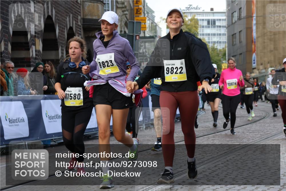 05.10.2025 - 20. swb-Marathon Bremen Strokosch-Dieckow http://msf.ph/oto/9273098 05.10.2025 11:11:11 Ziel 8865, 9245, 9264, 9273, 9479, 9822, 9823, 9836, 9837, 9948, 10183, 10614, 11158, 11257, 11568, 11578, 11580 meine-sportfotos.de