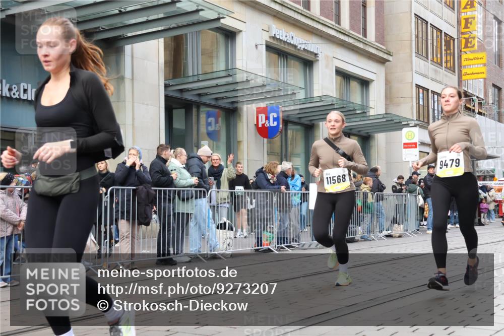 05.10.2025 - 20. swb-Marathon Bremen Strokosch-Dieckow http://msf.ph/oto/9273207 05.10.2025 11:11:00 Ziel 8865, 9011, 9245, 9264, 9273, 9386, 9479, 9822, 9823, 9836, 9837, 9948, 10183, 10320, 10614, 11030, 11083, 11158, 11257, 11568, 11578, 11580, 8865, 9011, 9245, 9264, 9273, 9386, 9479, 9822, 9823, 9836, 9837, 9948, 10183, 10320, 10614, 11030, 11083, 11158, 11257, 11568, 11578, 11580 meine-sportfotos.de