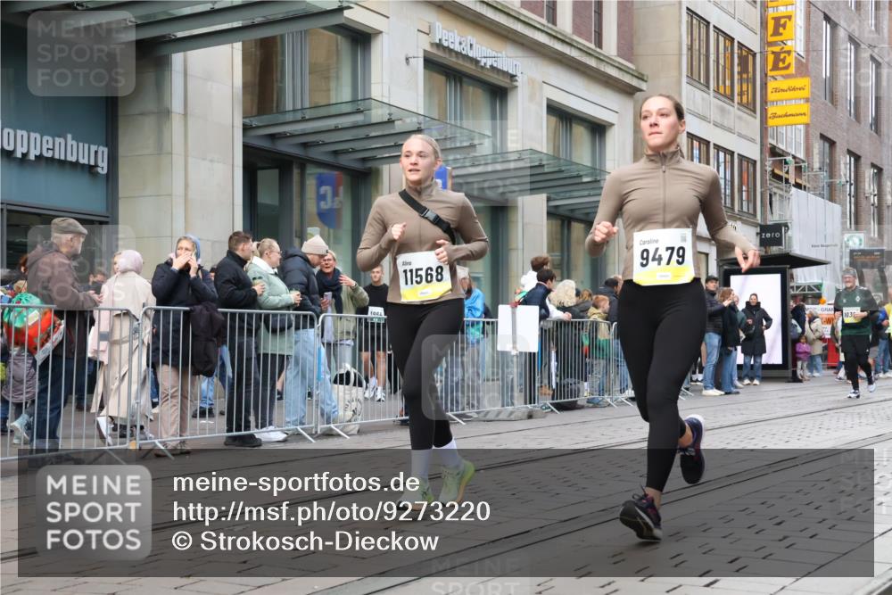 05.10.2025 - 20. swb-Marathon Bremen Strokosch-Dieckow http://msf.ph/oto/9273220 05.10.2025 11:11:01 Ziel 8865, 9011, 9245, 9264, 9273, 9386, 9479, 9822, 9823, 9836, 9837, 10183, 10320, 10614, 11030, 11083, 11158, 11568, 11578, 11580, 8865, 9011, 9245, 9264, 9273, 9386, 9479, 9822, 9823, 9836, 9837, 10183, 10320, 10614, 11030, 11083, 11158, 11568, 11578, 11580 meine-sportfotos.de