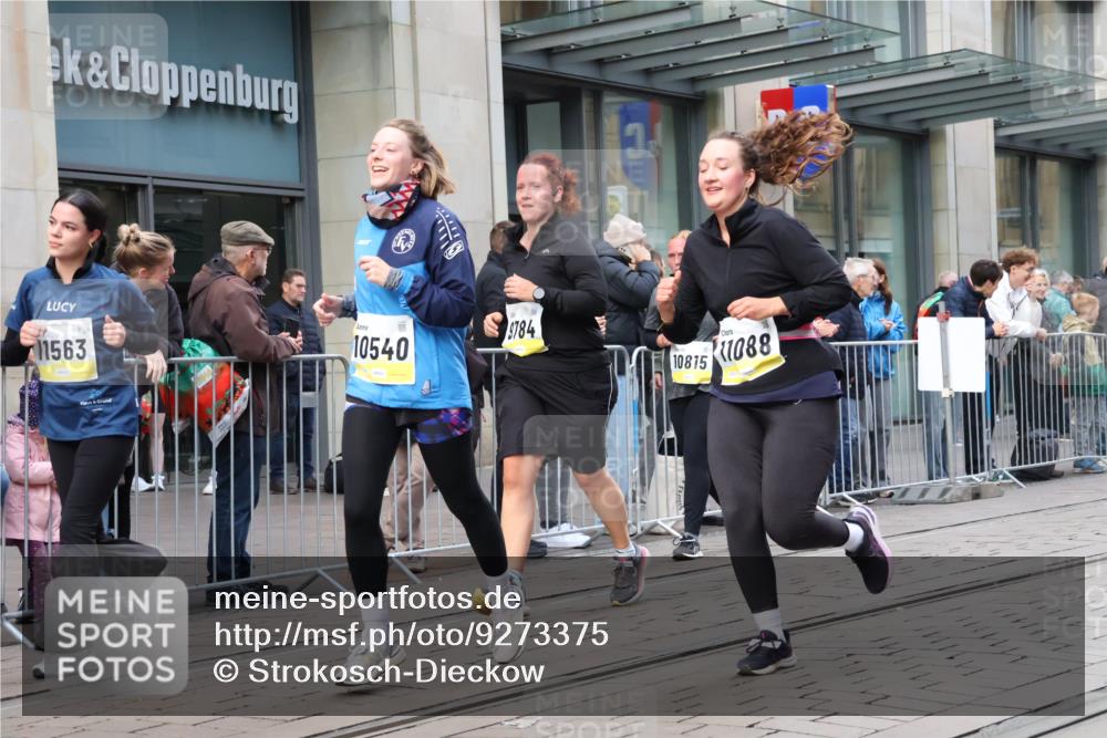 05.10.2025 - 20. swb-Marathon Bremen Strokosch-Dieckow http://msf.ph/oto/9273375 05.10.2025 11:11:27 Ziel 7007, 9420, 9453, 9648, 9680, 9784, 9999, 10058, 10235, 10236, 10264, 10333, 10540, 10815, 10839, 11088, 11172, 11191, 11215, 11563, 7007, 9420, 9453, 9648, 9680, 9784, 9999, 10058, 10235, 10236, 10264, 10333, 10540, 10815, 10839, 11088, 11172, 11191, 11215, 11563 meine-sportfotos.de