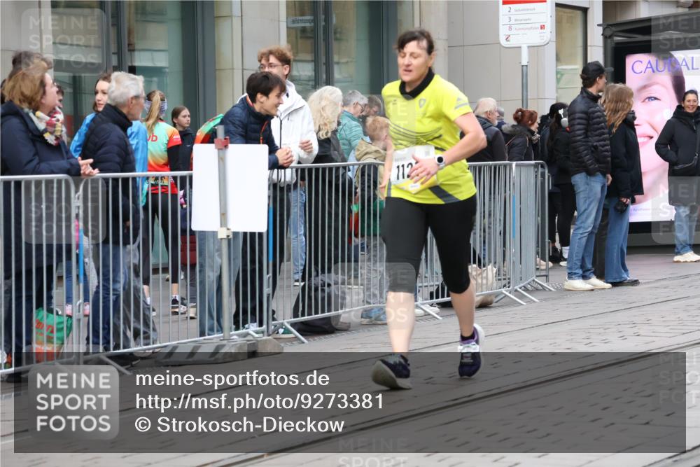 05.10.2025 - 20. swb-Marathon Bremen Strokosch-Dieckow http://msf.ph/oto/9273381 05.10.2025 11:11:29 Ziel 7007, 9420, 9453, 9648, 9680, 9784, 9867, 9999, 10058, 10235, 10236, 10264, 10333, 10540, 10815, 10839, 11088, 11172, 11191, 11215, 11563, 7007, 9420, 9453, 9648, 9680, 9784, 9867, 9999, 10058, 10235, 10236, 10264, 10333, 10540, 10815, 10839, 11088, 11172, 11191, 11215, 11563 meine-sportfotos.de
