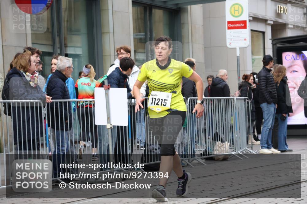 05.10.2025 - 20. swb-Marathon Bremen Strokosch-Dieckow http://msf.ph/oto/9273394 05.10.2025 11:11:30 Ziel 7007, 9420, 9648, 9680, 9726, 9784, 9867, 9999, 10058, 10235, 10236, 10333, 10540, 10815, 10839, 10849, 11088, 11172, 11215, 11563, 7007, 9420, 9648, 9680, 9726, 9784, 9867, 9999, 10058, 10235, 10236, 10333, 10540, 10815, 10839, 10849, 11088, 11172, 11215, 11563 meine-sportfotos.de