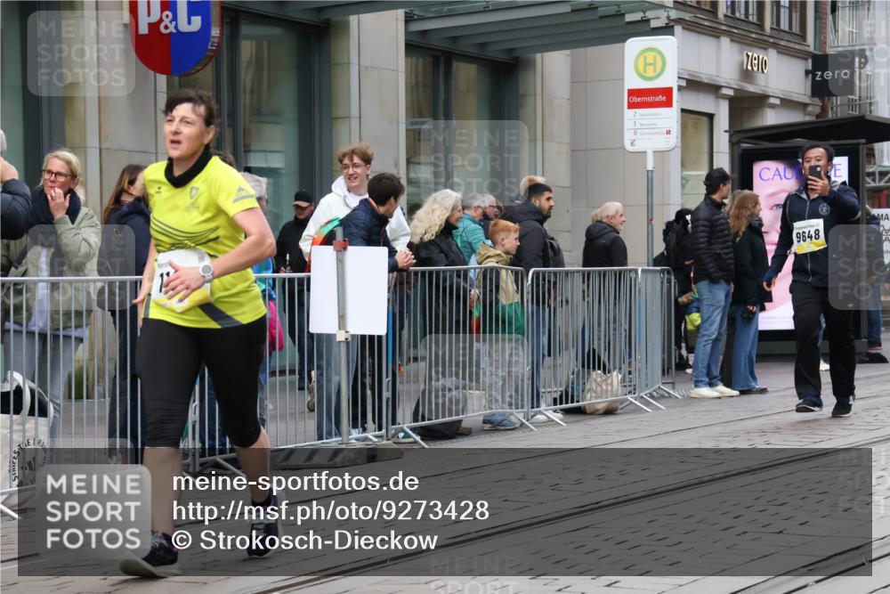 05.10.2025 - 20. swb-Marathon Bremen Strokosch-Dieckow http://msf.ph/oto/9273428 05.10.2025 11:11:31 Ziel 7007, 9420, 9648, 9680, 9726, 9784, 9867, 9999, 10058, 10235, 10236, 10540, 10815, 10839, 10849, 11088, 11172, 11215, 11563, 7007, 9420, 9648, 9680, 9726, 9784, 9867, 9999, 10058, 10235, 10236, 10540, 10815, 10839, 10849, 11088, 11172, 11215, 11563 meine-sportfotos.de