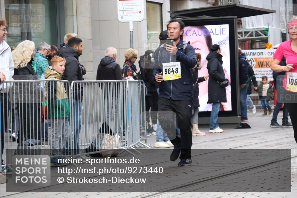 05.10.2025 - 20. swb-Marathon Bremen Strokosch-Dieckow http://msf.ph/oto/9273440 05.10.2025 11:11:32 Ziel 7007, 9420, 9648, 9680, 9726, 9784, 9867, 9999, 10058, 10235, 10236, 10499, 10540, 10815, 10839, 10849, 11088, 11172, 11215, 11563, 7007, 9420, 9648, 9680, 9726, 9784, 9867, 9999, 10058, 10235, 10236, 10499, 10540, 10815, 10839, 10849, 11088, 11172, 11215, 11563 meine-sportfotos.de