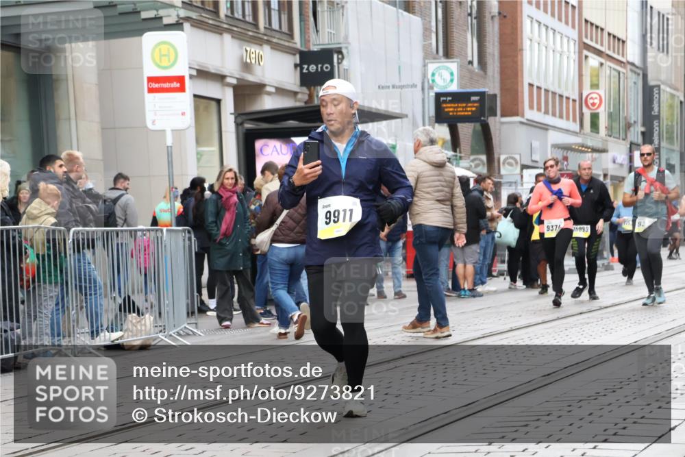 05.10.2025 - 20. swb-Marathon Bremen Strokosch-Dieckow http://msf.ph/oto/9273821 05.10.2025 11:11:44 Ziel 7007, 9420, 9526, 9675, 9726, 9784, 9867, 9911, 10463, 10499, 10815, 10839, 10849, 11215, 11563, 7007, 9420, 9526, 9675, 9726, 9784, 9867, 9911, 10463, 10499, 10815, 10839, 10849, 11215, 11563 meine-sportfotos.de