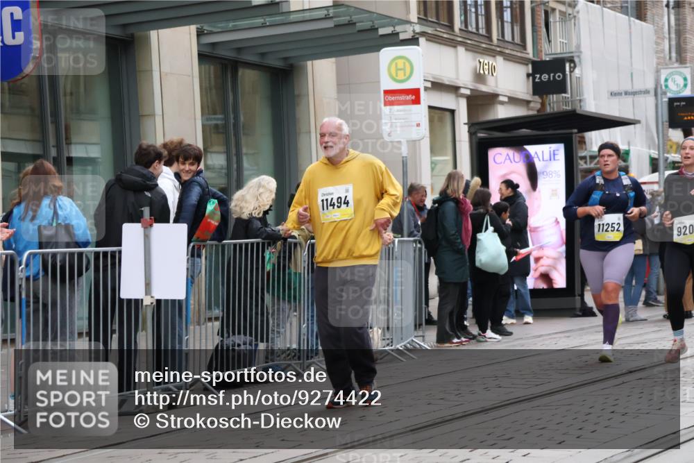 05.10.2025 - 20. swb-Marathon Bremen Strokosch-Dieckow http://msf.ph/oto/9274422 05.10.2025 11:12:31 Ziel 9203, 10041, 10186, 10190, 11118, 11252, 11285, 9203, 10041, 10186, 10190, 11118, 11252, 11285 meine-sportfotos.de
