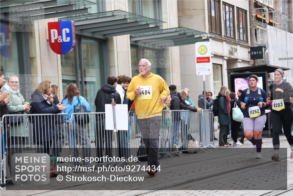 05.10.2025 - 20. swb-Marathon Bremen Strokosch-Dieckow http://msf.ph/oto/9274434 05.10.2025 11:12:32 Ziel 9203, 10041, 10186, 10190, 11118, 11252, 11494, 9203, 10041, 10186, 10190, 11118, 11252, 11494 meine-sportfotos.de
