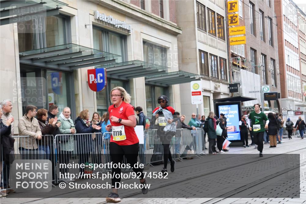 05.10.2025 - 20. swb-Marathon Bremen Strokosch-Dieckow http://msf.ph/oto/9274582 05.10.2025 11:12:38 Ziel 9203, 10041, 10186, 11118, 11170, 11252, 11494, 9203, 10041, 10186, 11118, 11170, 11252, 11494 meine-sportfotos.de