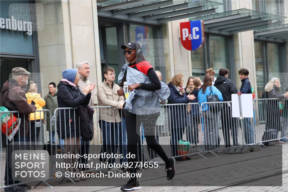 05.10.2025 - 20. swb-Marathon Bremen Strokosch-Dieckow http://msf.ph/oto/9274655 05.10.2025 11:12:40 Ziel 9203, 10041, 10186, 11118, 11170, 11252, 11494, 9203, 10041, 10186, 11118, 11170, 11252, 11494 meine-sportfotos.de