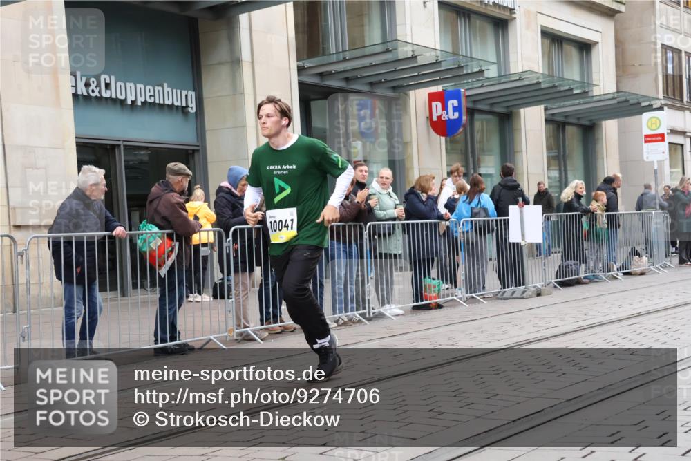 05.10.2025 - 20. swb-Marathon Bremen Strokosch-Dieckow http://msf.ph/oto/9274706 05.10.2025 11:12:43 Ziel 9203, 9891, 10041, 10186, 11118, 11170, 11252, 11332, 11494, 9203, 9891, 10041, 10186, 11118, 11170, 11252, 11332, 11494 meine-sportfotos.de
