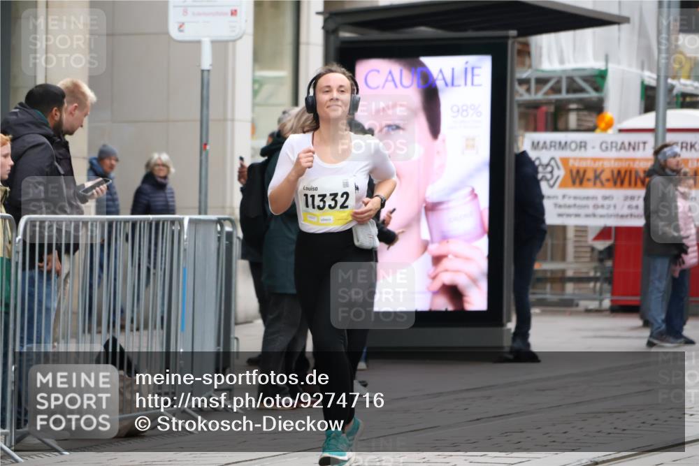 05.10.2025 - 20. swb-Marathon Bremen Strokosch-Dieckow http://msf.ph/oto/9274716 05.10.2025 11:12:56 Ziel 9891, 11170, 11332, 11494, 9891, 11170, 11332, 11494 meine-sportfotos.de