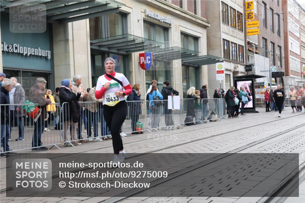 05.10.2025 - 20. swb-Marathon Bremen Strokosch-Dieckow http://msf.ph/oto/9275009 05.10.2025 11:13:08 Ziel 10273, 10433, 11117, 11367, 10273, 10433, 11117, 11367 meine-sportfotos.de