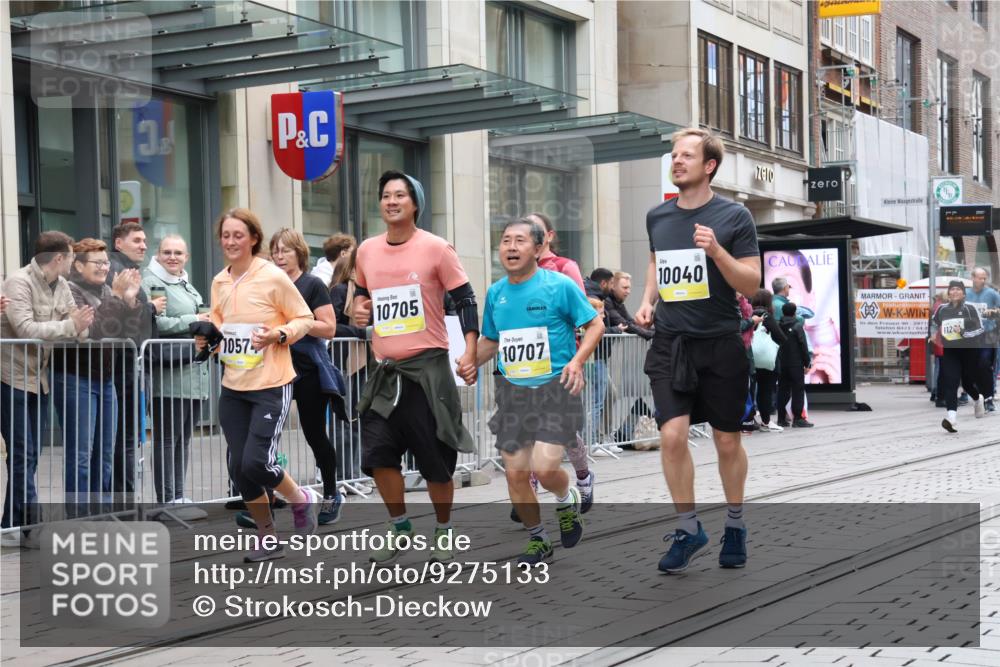 05.10.2025 - 20. swb-Marathon Bremen Strokosch-Dieckow http://msf.ph/oto/9275133 05.10.2025 11:13:18 Ziel 9242, 9899, 10040, 10273, 10364, 10433, 10574, 10705, 10707, 10957, 11060, 11068, 11117, 11264, 11367, 11385, 9242, 9899, 10040, 10273, 10364, 10433, 10574, 10705, 10707, 10957, 11060, 11068, 11117, 11264, 11367, 11385 meine-sportfotos.de