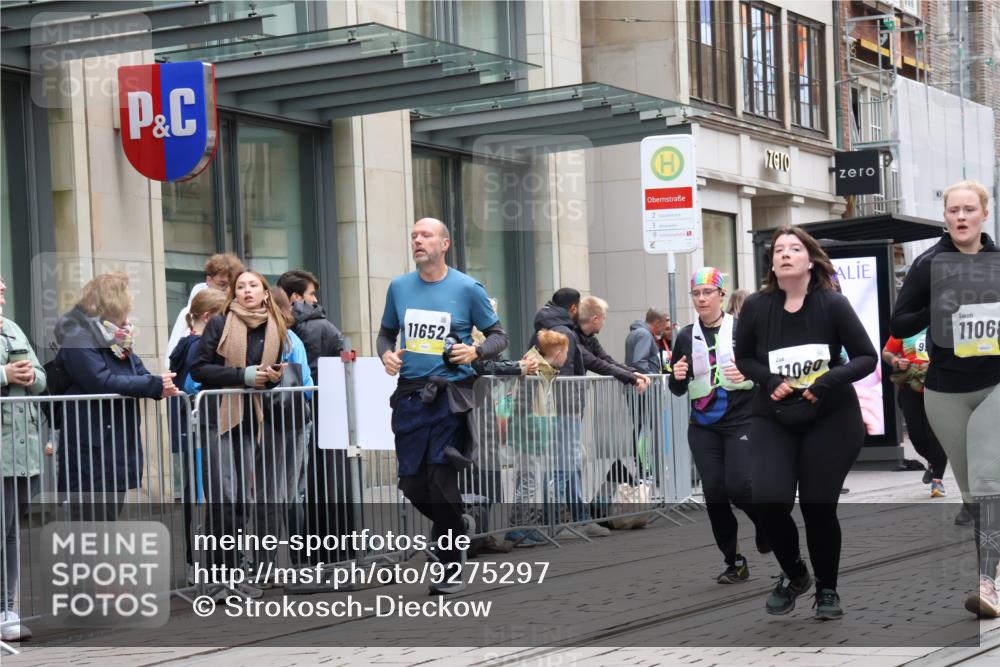 05.10.2025 - 20. swb-Marathon Bremen Strokosch-Dieckow http://msf.ph/oto/9275297 05.10.2025 11:13:24 Ziel 7014, 7410, 9242, 9899, 9946, 10040, 10364, 10433, 10574, 10671, 10705, 10707, 10756, 10842, 10957, 11060, 11068, 11264, 11385, 11652, 11653, 7014, 7410, 9242, 9899, 9946, 10040, 10364, 10433, 10574, 10671, 10705, 10707, 10756, 10842, 10957, 11060, 11068, 11264, 11385, 11652, 11653 meine-sportfotos.de