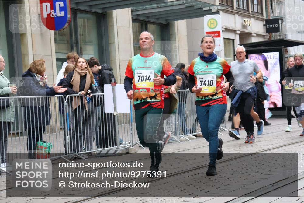 05.10.2025 - 20. swb-Marathon Bremen Strokosch-Dieckow http://msf.ph/oto/9275391 05.10.2025 11:13:28 Ziel 7014, 7410, 9242, 9342, 9631, 9667, 9899, 9946, 10000, 10036, 10040, 10364, 10433, 10512, 10574, 10671, 10705, 10707, 10721, 10756, 10842, 10957, 11060, 11068, 11264, 11385, 11541, 11548, 11652, 11653, 7014, 7410, 9242, 9342, 9631, 9667, 9899, 9946, 10000, 10036, 10040, 10364, 10433, 10512, 10574, 10671, 10705, 10707, 10721, 10756, 10842, 10957, 11060, 11068, 11264, 11385, 11541, 11548, 11652, 11653 meine-sportfotos.de