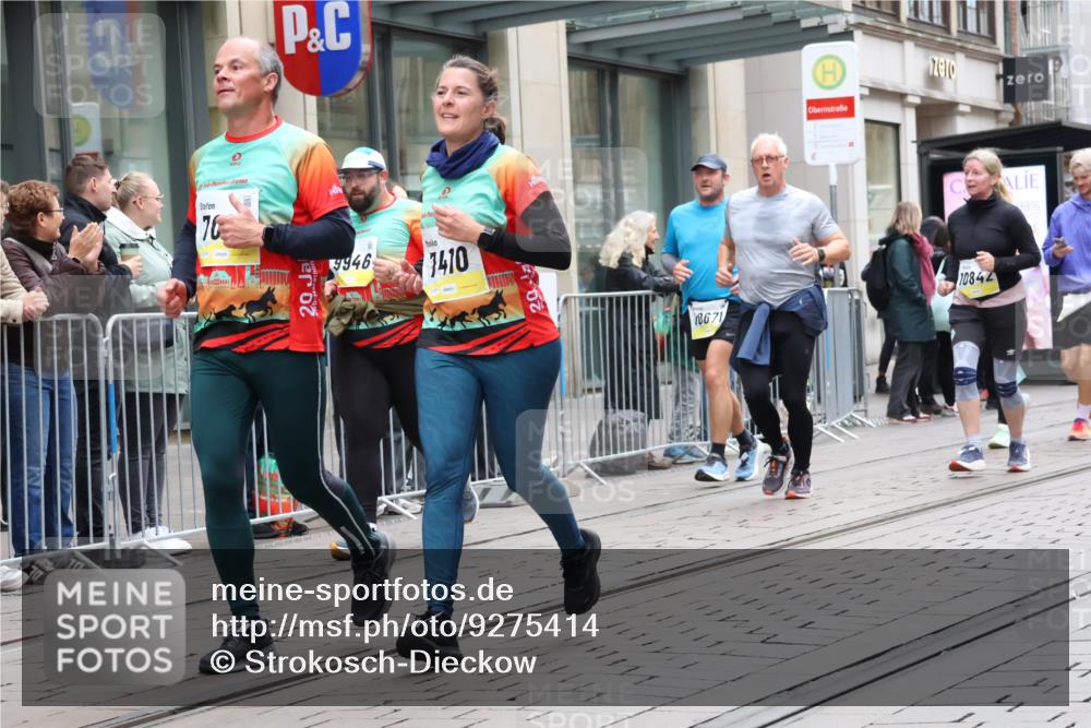05.10.2025 - 20. swb-Marathon Bremen Strokosch-Dieckow http://msf.ph/oto/9275414 05.10.2025 11:13:29 Ziel 7014, 7410, 9242, 9342, 9631, 9667, 9899, 9946, 10000, 10036, 10040, 10364, 10433, 10512, 10574, 10671, 10705, 10707, 10721, 10756, 10842, 10957, 11060, 11068, 11264, 11385, 11541, 11548, 11652, 11653, 7014, 7410, 9242, 9342, 9631, 9667, 9899, 9946, 10000, 10036, 10040, 10364, 10433, 10512, 10574, 10671, 10705, 10707, 10721, 10756, 10842, 10957, 11060, 11068, 11264, 11385, 11541, 11548, 11652, 11653 meine-sportfotos.de