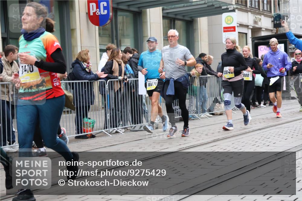 05.10.2025 - 20. swb-Marathon Bremen Strokosch-Dieckow http://msf.ph/oto/9275429 05.10.2025 11:13:30 Ziel 7014, 7410, 9012, 9242, 9342, 9631, 9667, 9899, 9946, 10000, 10036, 10040, 10364, 10433, 10512, 10574, 10671, 10705, 10707, 10721, 10756, 10842, 10957, 11060, 11068, 11264, 11385, 11541, 11548, 11652, 11653, 7014, 7410, 9012, 9242, 9342, 9631, 9667, 9899, 9946, 10000, 10036, 10040, 10364, 10433, 10512, 10574, 10671, 10705, 10707, 10721, 10756, 10842, 10957, 11060, 11068, 11264, 11385, 11541, 11548, 11652, 11653 meine-sportfotos.de