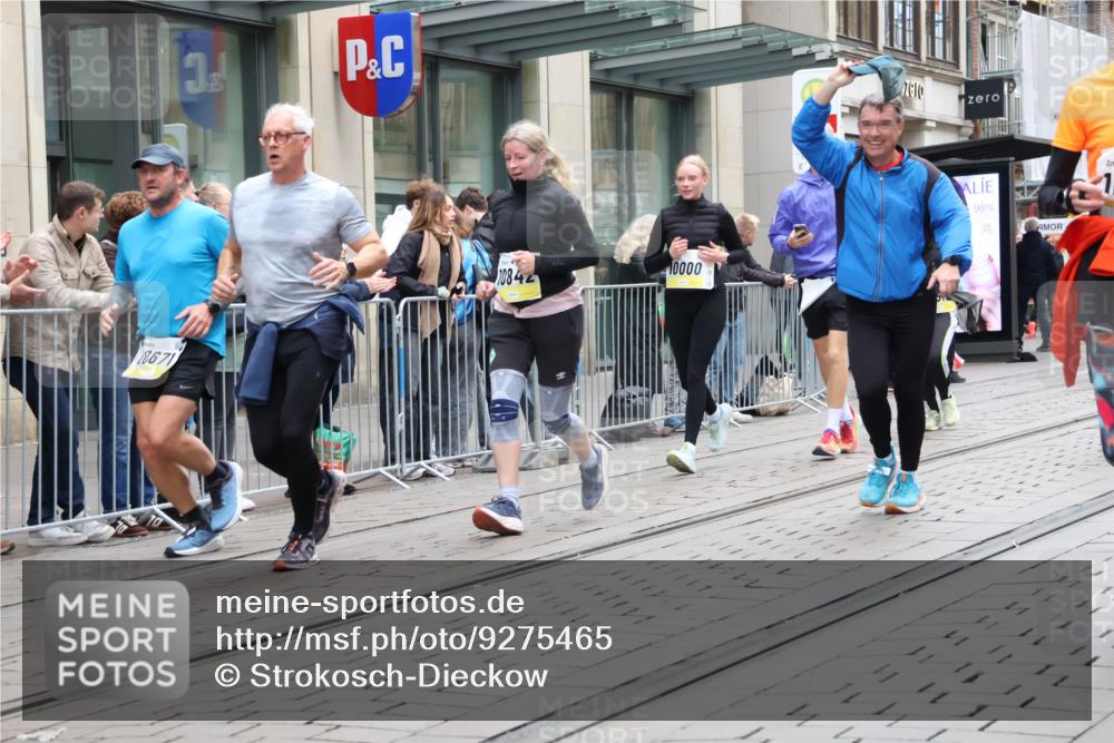 05.10.2025 - 20. swb-Marathon Bremen Strokosch-Dieckow http://msf.ph/oto/9275465 05.10.2025 11:13:31 Ziel 7014, 7410, 9012, 9242, 9342, 9631, 9667, 9899, 9946, 10000, 10036, 10040, 10364, 10512, 10574, 10671, 10705, 10707, 10721, 10756, 10842, 10957, 11060, 11068, 11264, 11385, 11541, 11548, 11652, 11653, 7014, 7410, 9012, 9242, 9342, 9631, 9667, 9899, 9946, 10000, 10036, 10040, 10364, 10512, 10574, 10671, 10705, 10707, 10721, 10756, 10842, 10957, 11060, 11068, 11264, 11385, 11541, 11548, 11652, 11653 meine-sportfotos.de